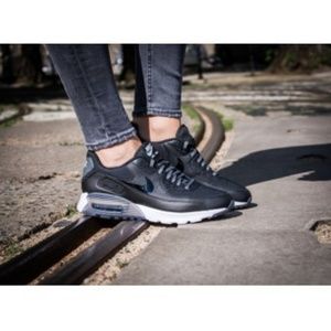 NIKE AIR MAX 90 Ultra Essential Sneakers Size 10